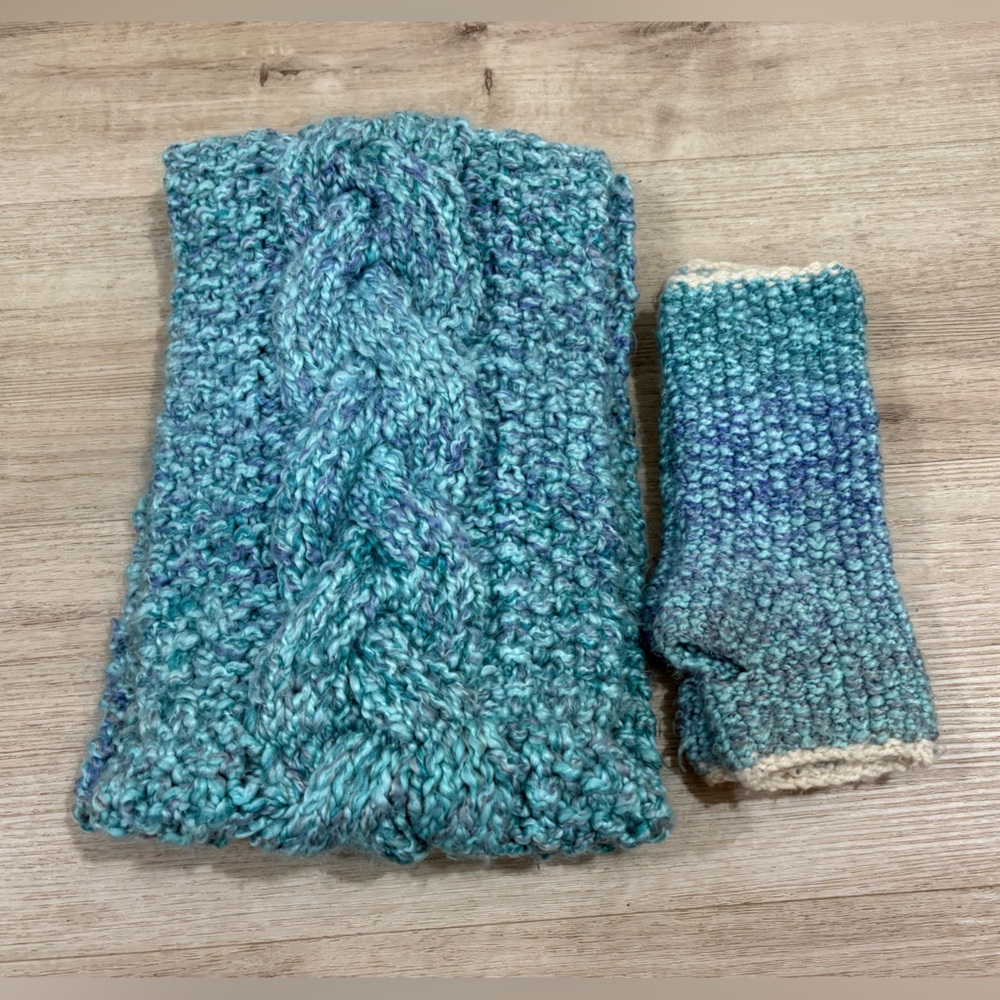 Hand knitted infinity Scarf and hand warmers Set, turquoise ocean colors
